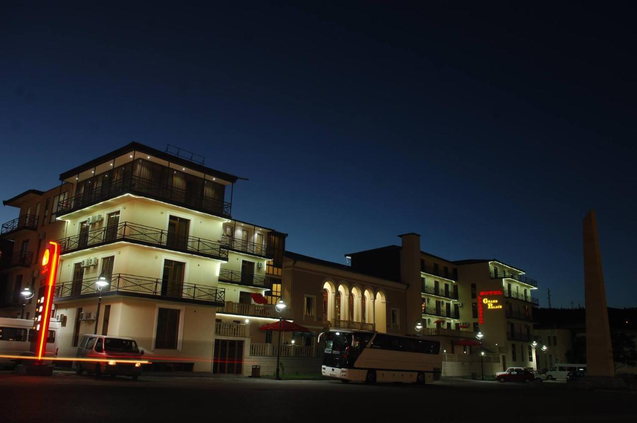 Hotel Grand Palace Achalciche Zewnętrze zdjęcie