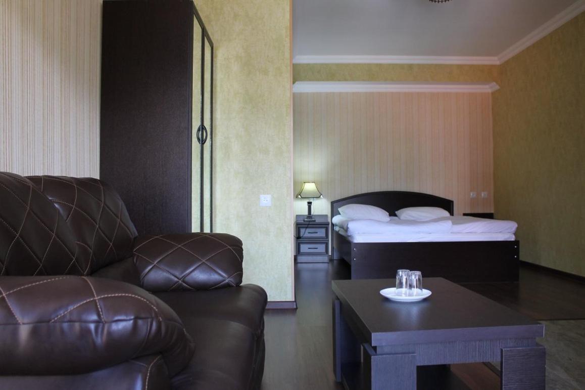 Hotel Grand Palace Achalciche Zewnętrze zdjęcie